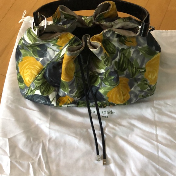 Beautiful Kate Spade bag flower pattern - Picture 12 of 12